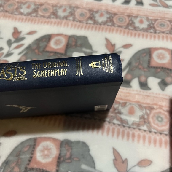 Fantastic Beasts The Original Screenplay - Picture 6 of 12
